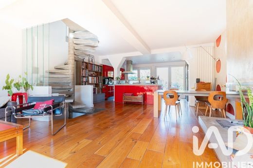 Villa in Bois-Colombes, Hauts-de-Seine