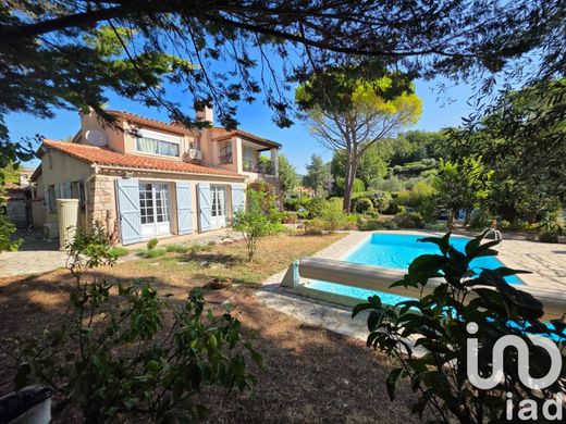 Villa in Châteauneuf-Grasse, Alpes-Maritimes