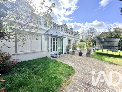 Villa in Le Raincy, Seine-Saint-Denis