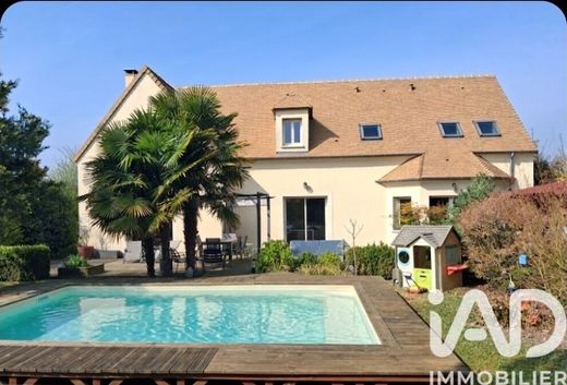 Villa in Neauphle-le-Vieux, Yvelines