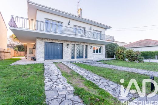 Villa in Mérignac, Gironde