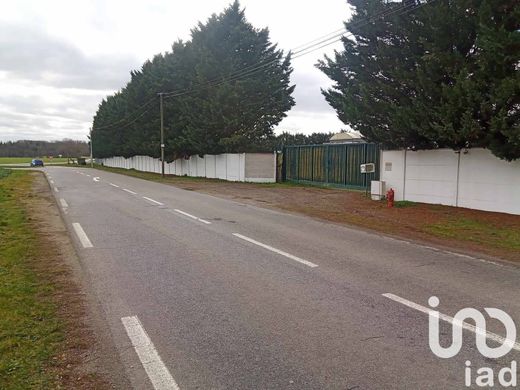 Grond in Aunay-sous-Crécy, Eure-et-Loir