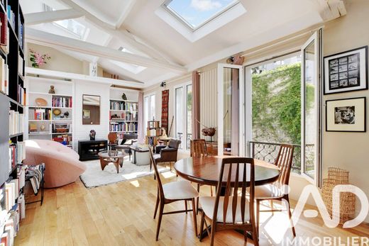 Apartment in Buttes-Chaumont, Villette, Bas Belleville, Paris