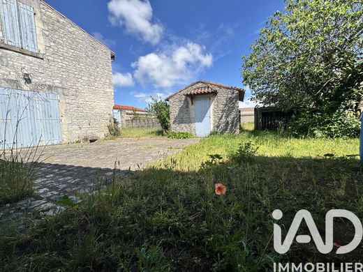 Villa in Sainte-Marie-de-Ré, Charente-Maritime