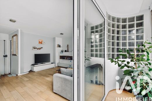 Apartment in Belleville, Père-Lachaise, Ménilmontant, Paris