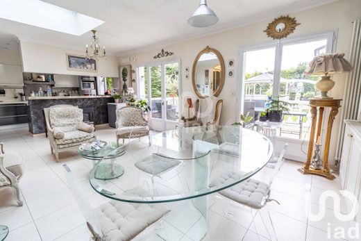 Villa in Nanterre, Hauts-de-Seine