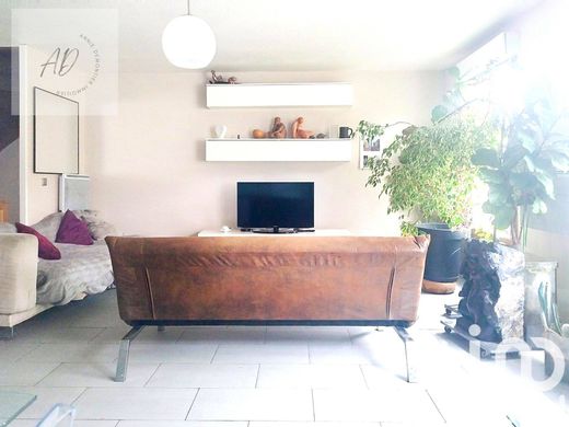 ‏וילה ב  Ivry-sur-Seine, Val-de-Marne