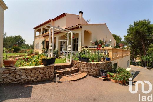 Villa in Les Pennes-Mirabeau, Bouches-du-Rhône