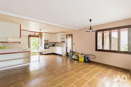 Villa in Bry-sur-Marne, Val-de-Marne