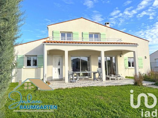 Villa in Saint-Palais-sur-Mer, Charente-Maritime