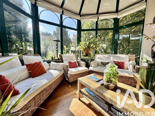 Villa in Bourg-la-Reine, Hauts-de-Seine