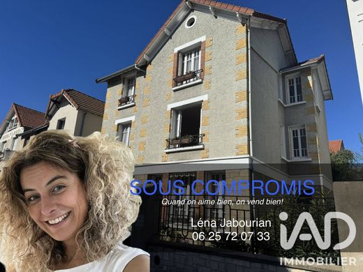 Villa in Sceaux, Hauts-de-Seine