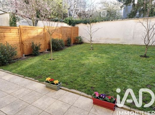 Apartment / Etagenwohnung in Châtillon, Hauts-de-Seine