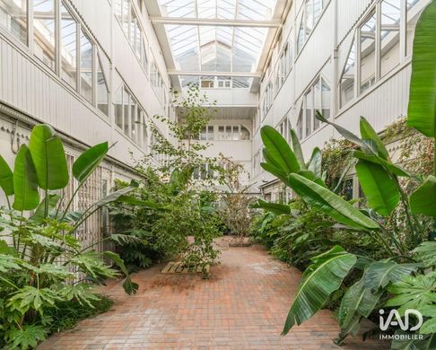 Apartment in Montmartre, Abbesses, Grandes-Carrières, Paris