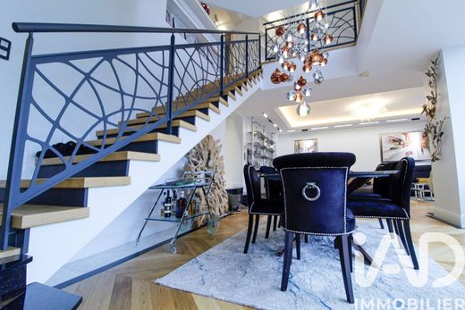 Villa in Saint-Brice-sous-Forêt, Val d'Oise