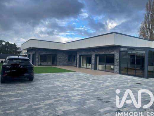 Villa in Sens, Yonne