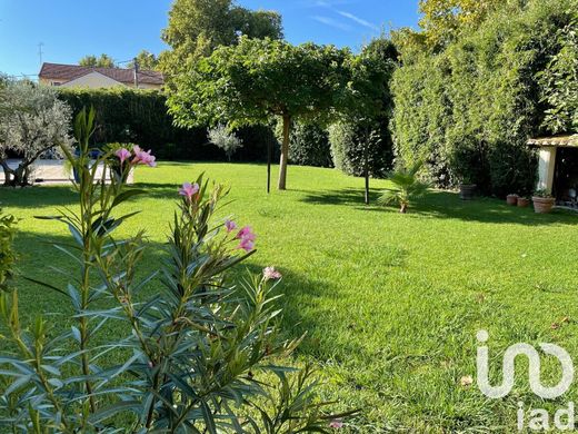 Villa in Pélissanne, Bouches-du-Rhône