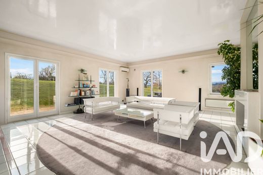 Villa in Saint-Genis-Laval, Rhône