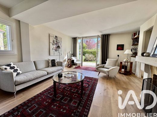 Villa a La Celle-Saint-Cloud, Yvelines