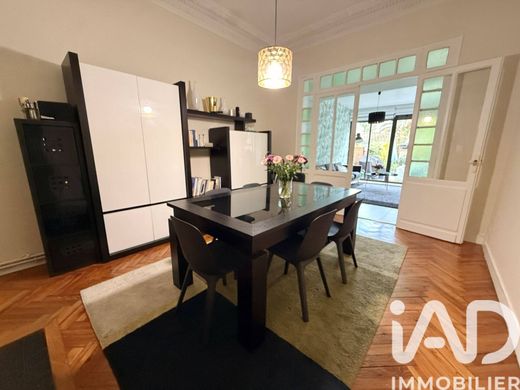 Villa in Bordeaux, Gironde