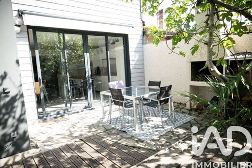 Villa in Bordeaux, Gironde