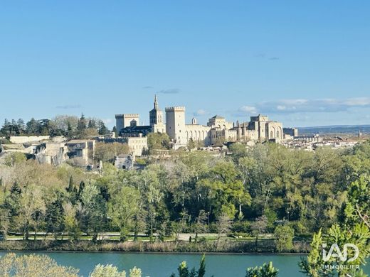 Land in Villeneuve-lès-Avignon, Gard