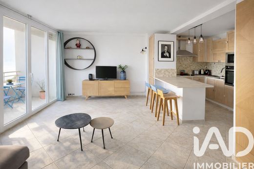 Apartment / Etagenwohnung in Saint-Tropez, Var