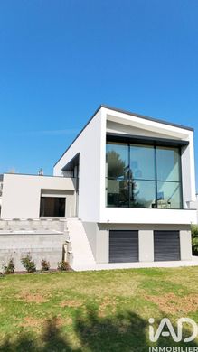 Villa in Thil, Meurthe et Moselle