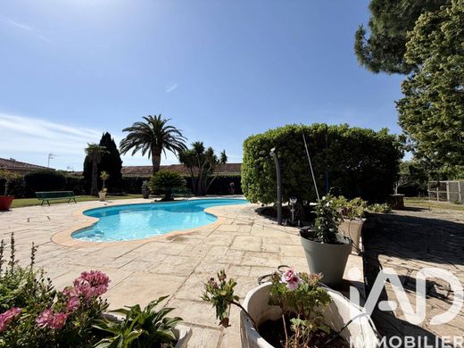 Villa in Saint-Estève, Pyrénées-Orientales