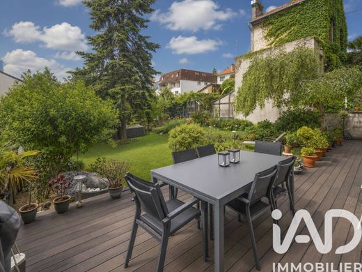 Villa in Fontenay-sous-Bois, Val-de-Marne