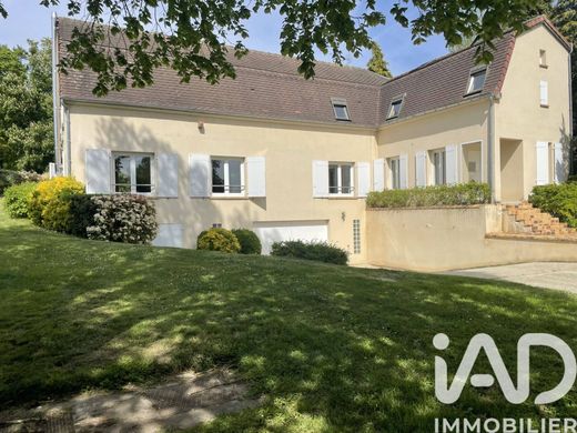 Villa in Choisy-au-Bac, Oise