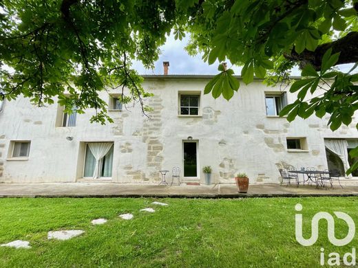 Villa a Barbentane, Bocche del Rodano