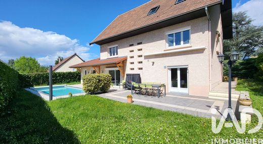 Villa in Saint-Genis-Laval, Rhône