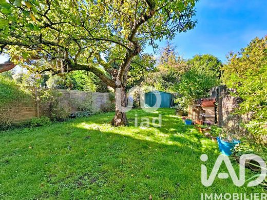 Villa in Suresnes, Hauts-de-Seine