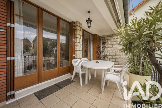 Villa a Maisons-Alfort, Val-de-Marne