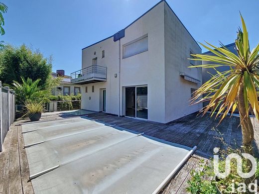 Вилла, Le Bouscat, Gironde