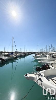 Apartment in Saint-Laurent-du-Var, Alpes-Maritimes
