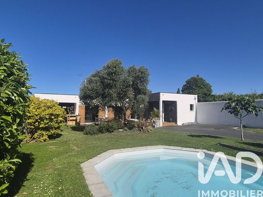 Villa in L'Houmeau, Charente-Maritime