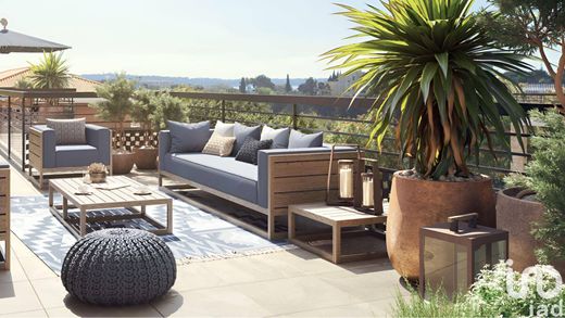 Vallauris, Alpes-Maritimesのアパートメント