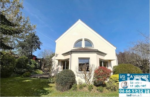 Villa in Montlignon, Val d'Oise