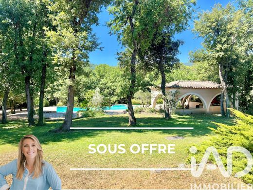 Villa in Saint-Maximin-la-Sainte-Baume, Var