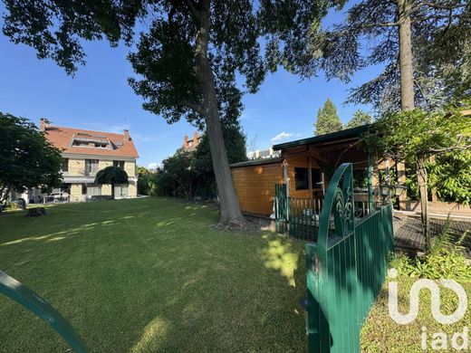 Villa in Soisy-sous-Montmorency, Val d'Oise