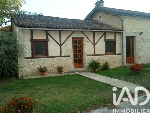 Villa in Bonneville-et-Saint-Avit-de-Fumadières, Dordogne