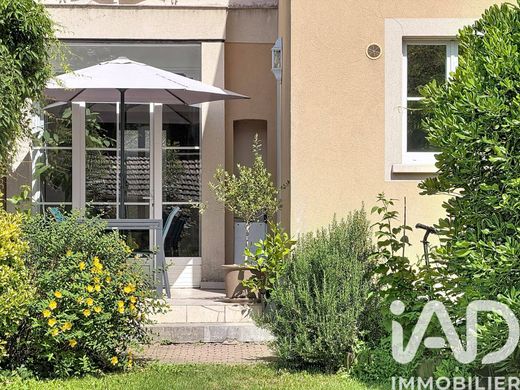 Villa in Fontenay-sous-Bois, Val-de-Marne