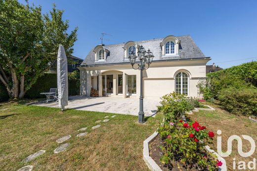 Villa in L'Haÿ-les-Roses, Val-de-Marne