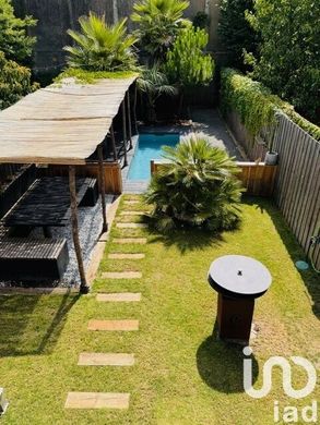 Villa in Bordeaux, Gironde