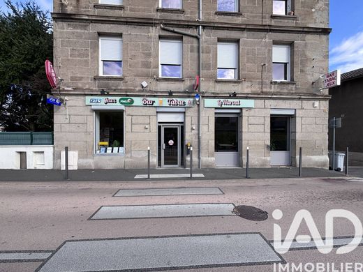 Edificio en Villars, Loira