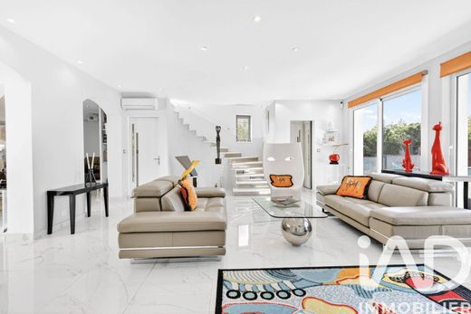 Villa in Mandelieu-la-Napoule, Alpes-Maritimes