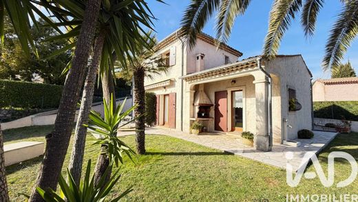Villa in Châteauneuf-Grasse, Alpes-Maritimes