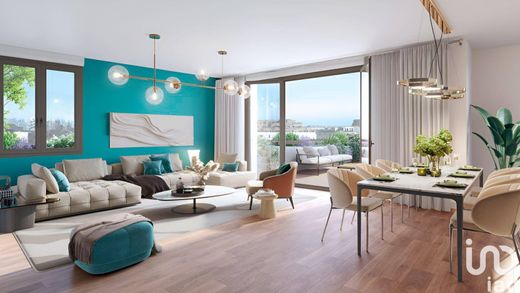 Apartment / Etagenwohnung in Issy-les-Moulineaux, Hauts-de-Seine